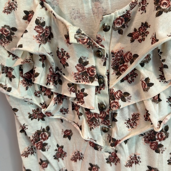 Eyeshadow | Cream Floral Ruffle Tank Top - Picture 2 of 8